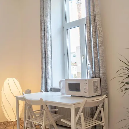 Spacious Shared Apartment Schoenbrunn Vienna Exterior photo