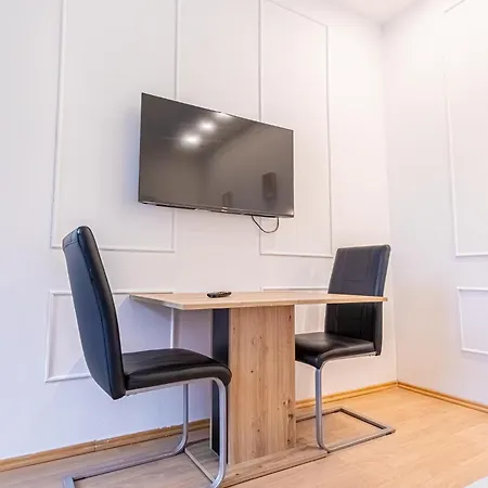 Spacious Shared Apartment Schoenbrunn Vienna Exterior photo