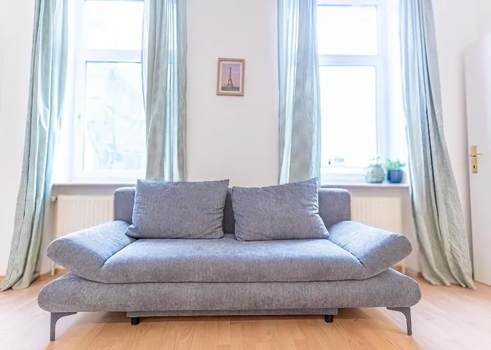 Spacious Shared Apartment Schoenbrunn