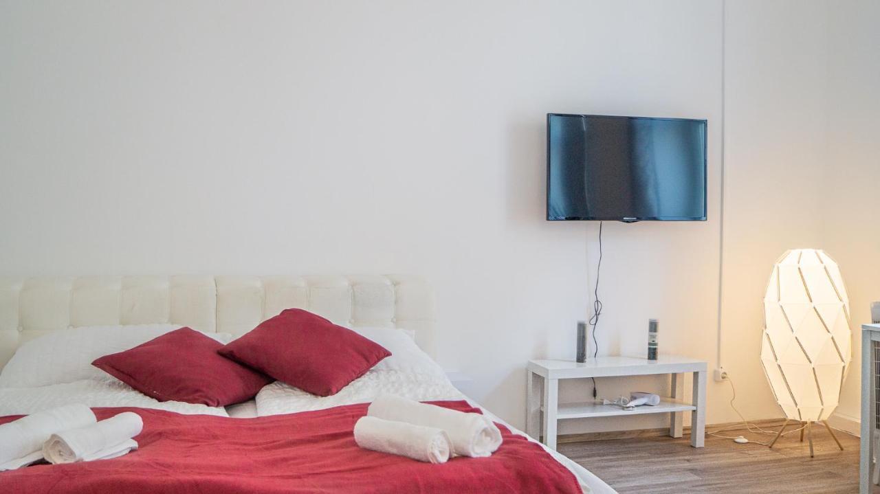 Spacious Shared Schoenbrunn Apartment *