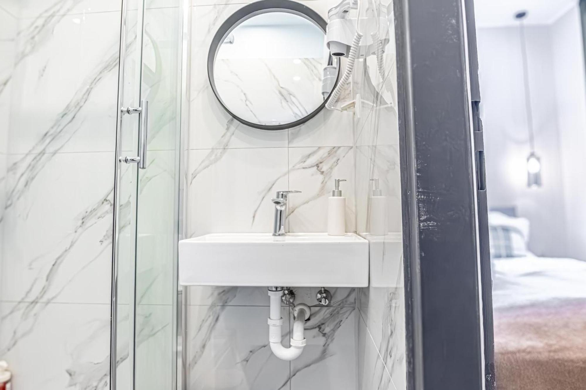 Spacious Shared Schoenbrunn Apartment