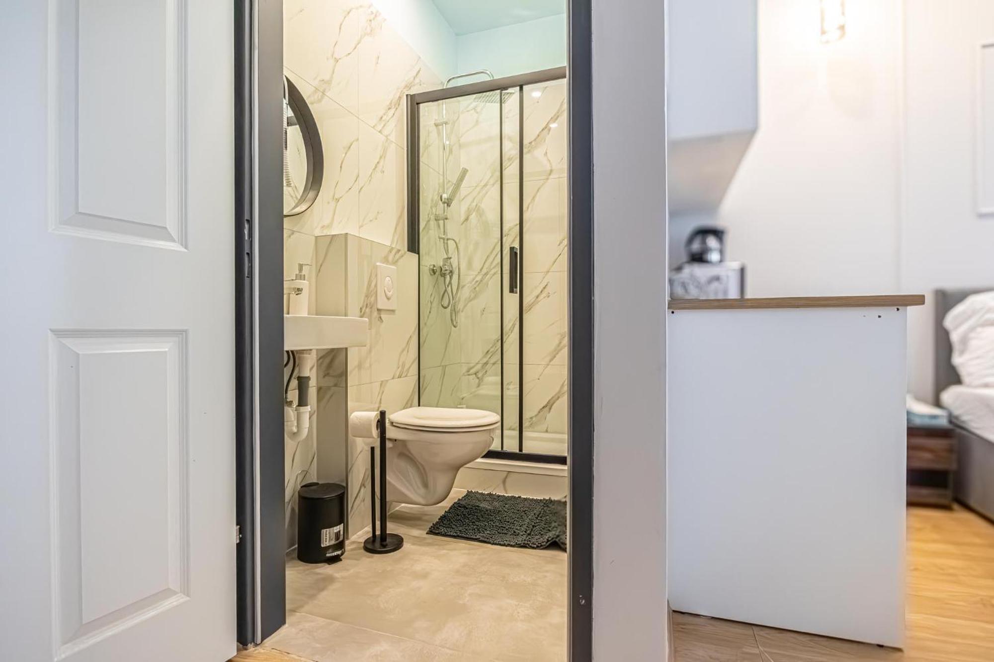 Spacious Shared Schoenbrunn Apartment