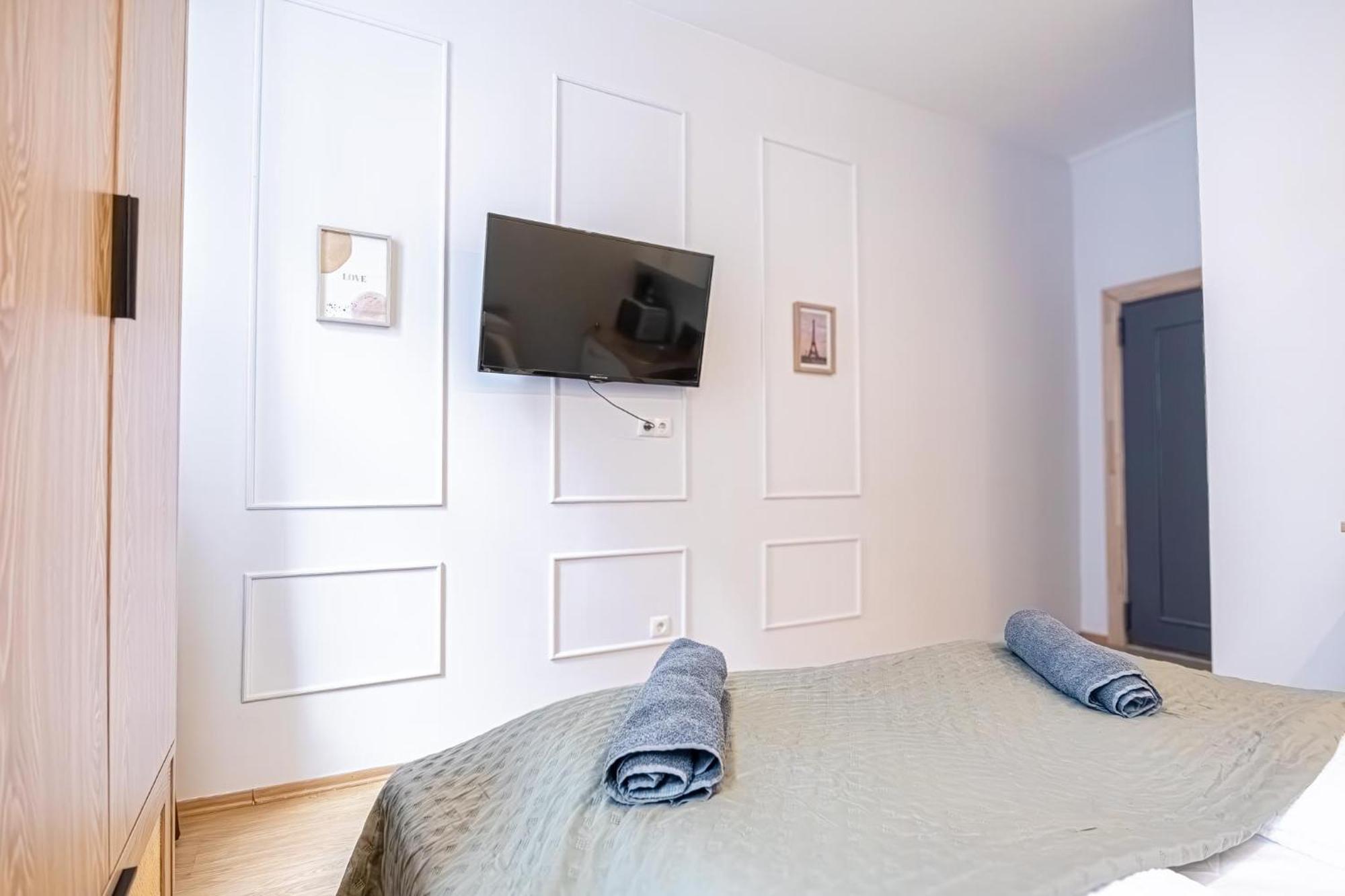 Spacious Shared Schoenbrunn Apartment