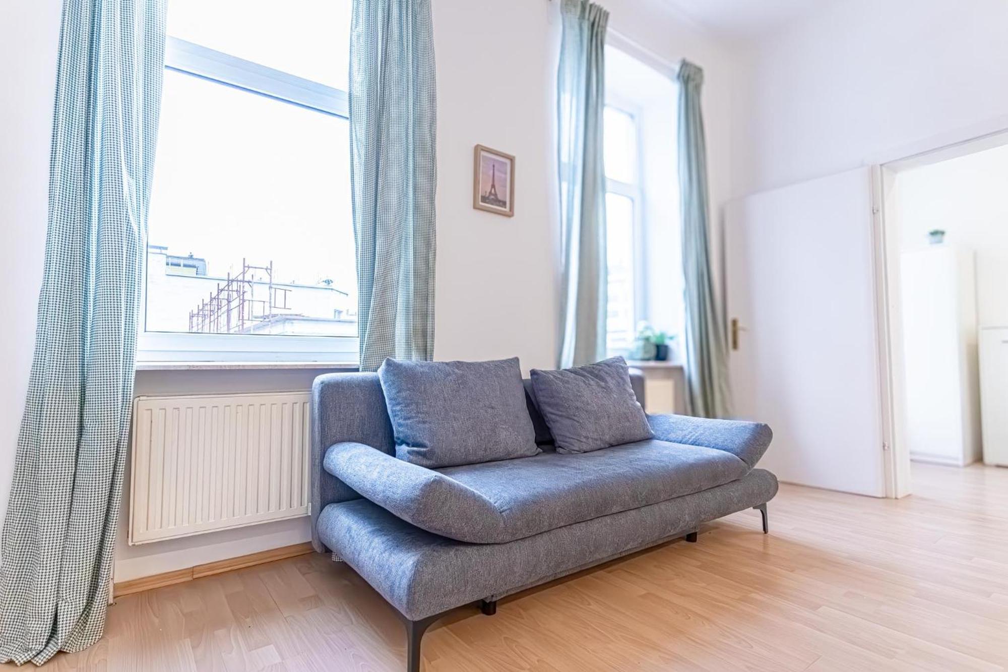 Spacious Shared Schoenbrunn Apartment
