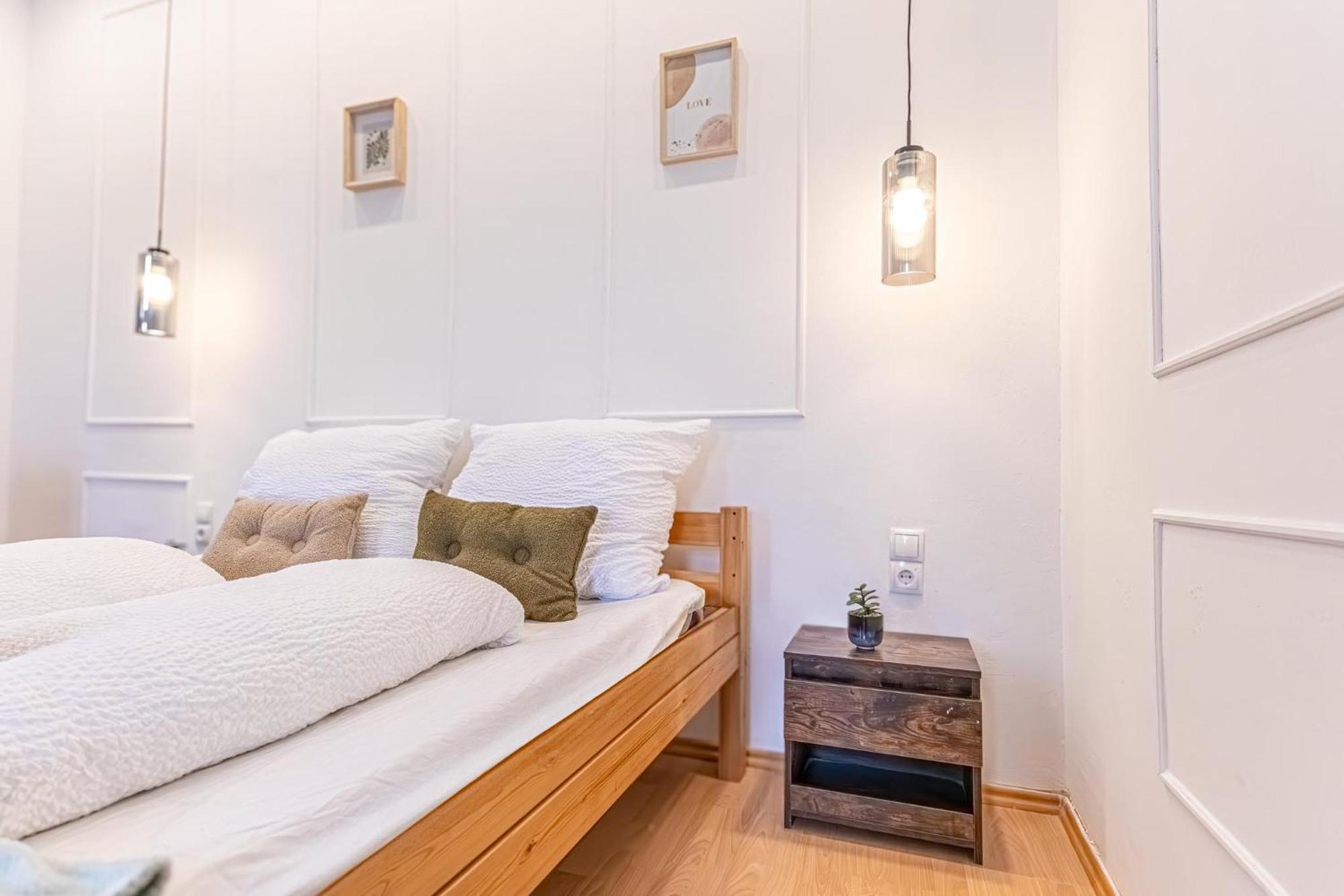 Spacious Shared Schoenbrunn Apartment